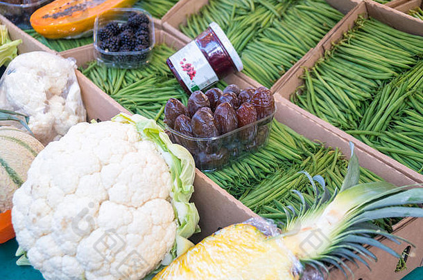 新鲜的生物蔬菜农民市场巴黎法国典型的欧洲当地的农民市场