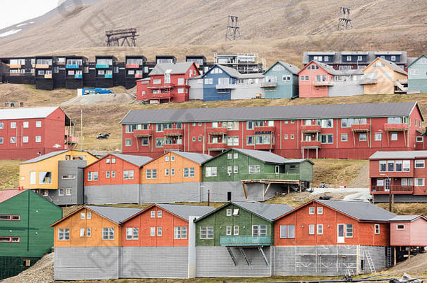 五彩缤纷的房子北极村朗伊尔城最大小镇斯瓦尔巴特群岛群岛