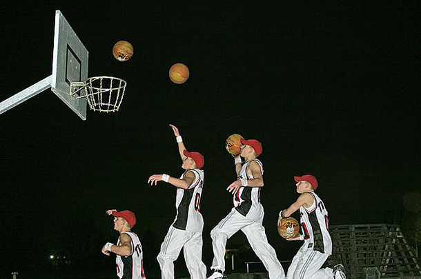 篮球运动员将球扔进篮筐的动作顺序