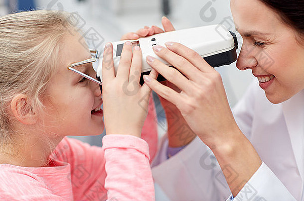 眼镜商pupilometer病人