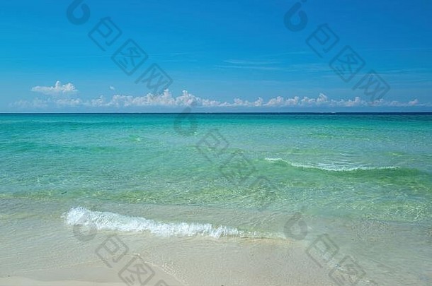 美丽的海景全景海海滩蓝色的天空沙子太阳