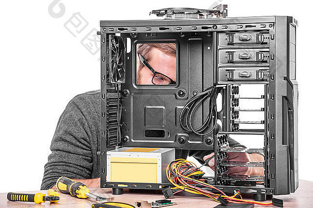 修理计算机。
