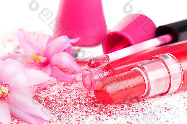 豪华的粉红色的使生活粉红色的开花粉红色的脸粉指甲波兰的唇光泽白色背景女孩使