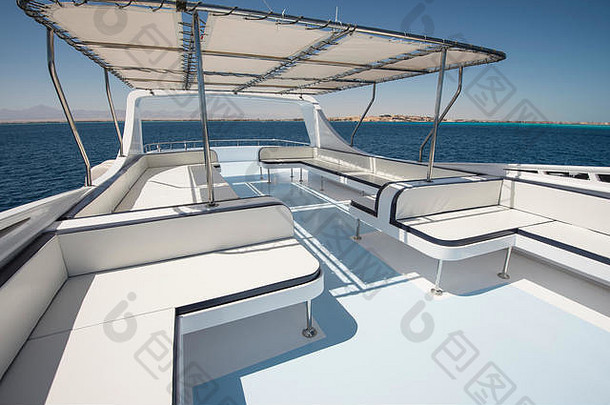 阳台区域大奢侈品电动机游艇椅子沙发表格热带海视图背景