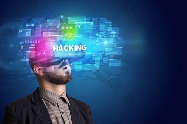 商人透过虚拟现实眼镜观看黑客铭文，创新安全概念