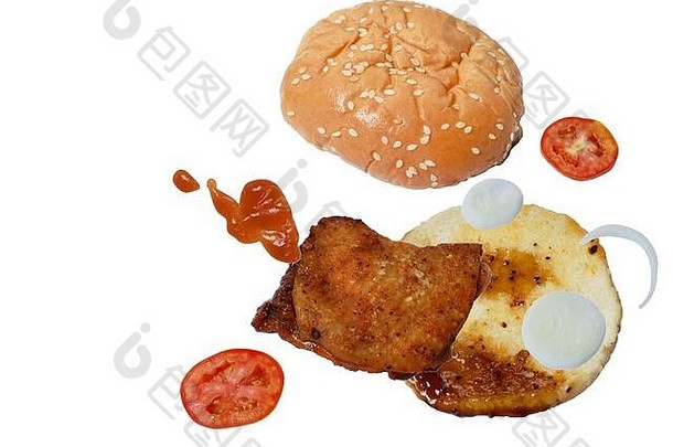 汉堡塞烤黑色的胡椒鸡牛排片番茄洋葱沙拉酱辣的酱汁浮动白色背景