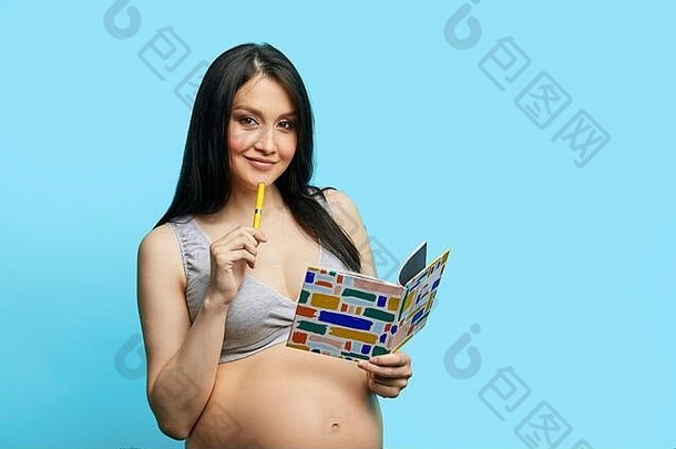怀孕了女人写的想法祝愿日记蓝色的背景快乐怀孕母亲