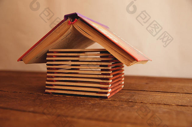 背景木棒形式房子木表格棕色（的）屋顶书