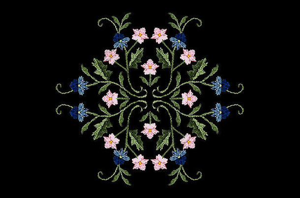 黑色背景，带有刺绣花束的花卉装饰，蓝色和粉色花朵缠绕在带叶子的茎上
