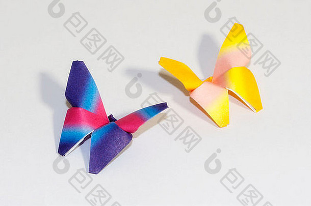 用彩色纸做的迷你折纸蝴蝶