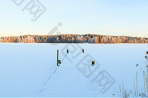 冬天湖风景芬兰