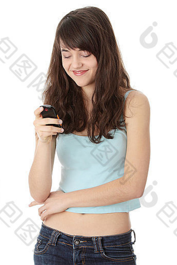 十几岁的白人妇女使用白色背景的手机