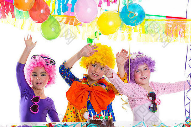 孩子们快乐生日聚会，派对小丑假发巧克力蛋糕