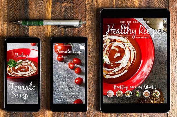 屏幕上有平板电脑和智能手机健康食谱博客。在设备的屏幕上显示Web。