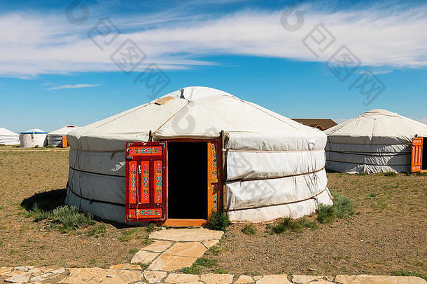 传统的蒙古外壳蒙古包里旅游营<strong>戈壁沙漠</strong>巴詹萨格燃烧的悬崖<strong>戈壁沙漠</strong>蒙古亚洲