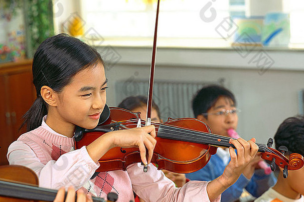 玩小提琴