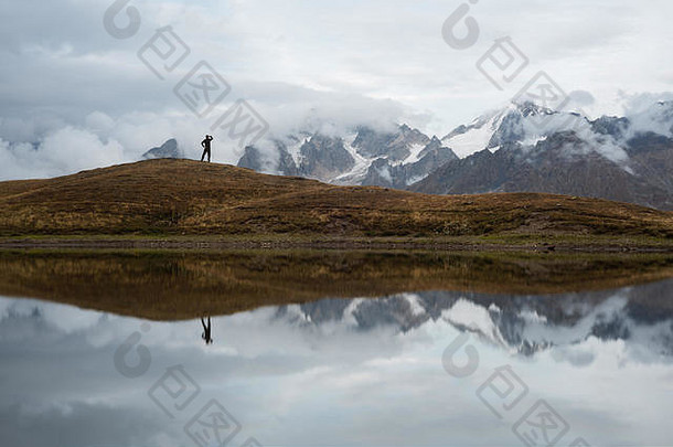 科鲁尔迪湖镜子反射云视图高加索地区山旅游享受风景如画的景观samegrelo-zemo斯瓦涅季地理