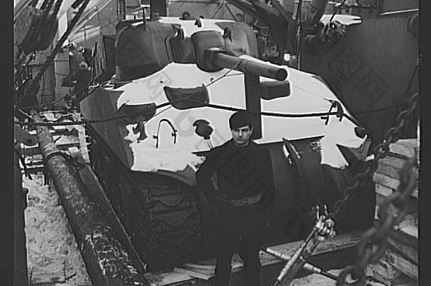 老式一战装甲车或相关黑白照片