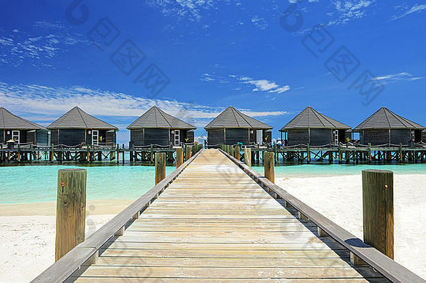 马尔代夫岛上水景别墅度假村