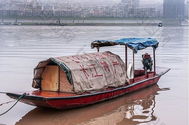 丰都城中国部分覆盖红色的蓝色的停泊单桅帆船电动机长江河天际线城市海岸雾