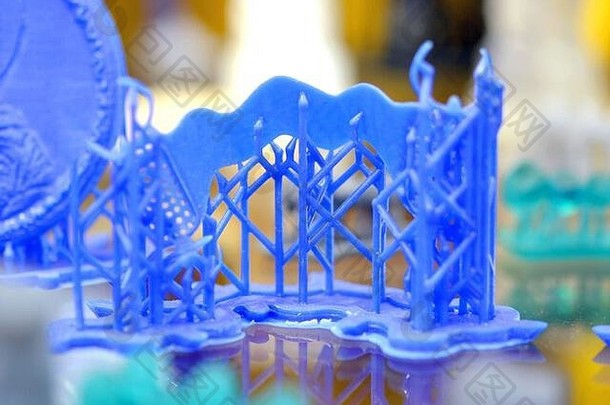 <strong>立体</strong>光刻3D打印机，紫外光下液体光聚合技术。4.0工业的概念