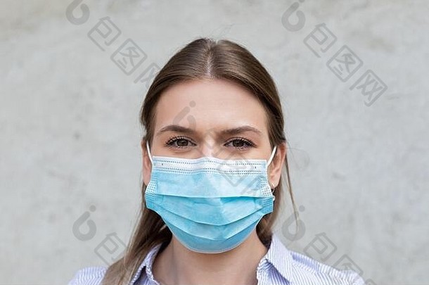 戴口罩的年轻白人妇女-冠状病毒检疫