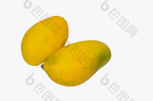 关闭新鲜的成熟的芒果孤立的白色背景黄色的芒果水果白色背景