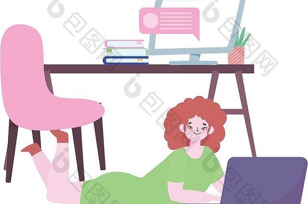 远程工作，年轻女子在地板上放着笔记本电脑，桌上放着电脑