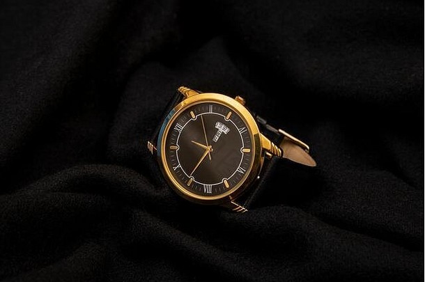 黑色布面奢华风格金手表，商务时念