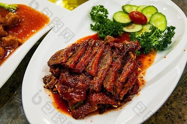 福州一家餐厅的福建菜红枣鸭。