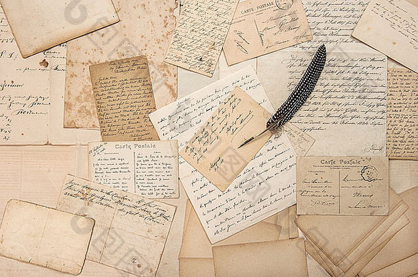 旧信件，老式明信片和古董<strong>羽毛</strong>笔。怀旧的情感背景
