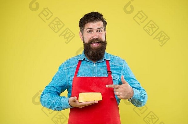 合理的<strong>价格</strong>好质量cheesemaking技术奶酪制造商赶时髦的人胡子老板围裙乳制品食物商<strong>店</strong>在线购物美食产品快乐有胡子的男人。持有奶酪