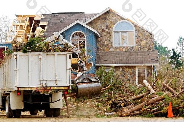 树删除卡车服务清洁财产龙卷风损坏的