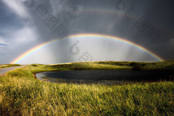 萨斯喀彻温风暴<strong>彩虹</strong>场和泥沼池冰雹