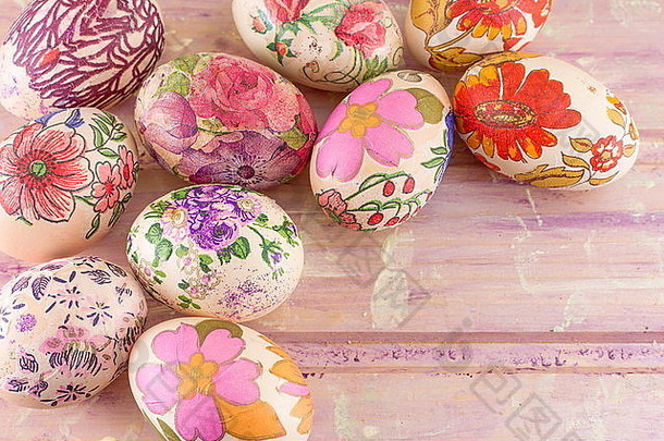 群剪纸装饰复活节鸡蛋