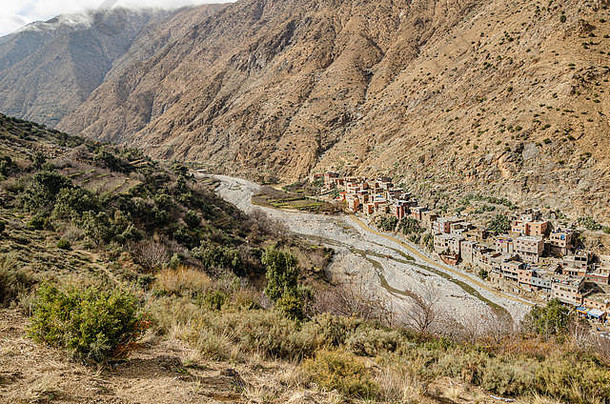 柏柏尔人的村谷河欧里卡包围高阿特拉斯山附近马拉喀什摩洛哥