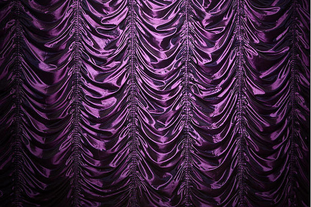 带空间的紫色缎面背景