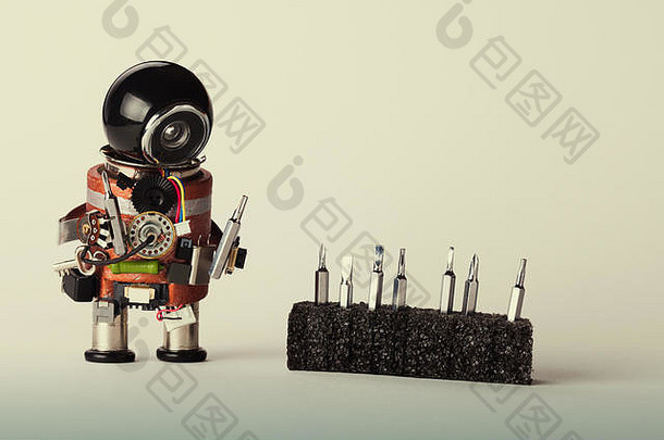 复古的机器人螺丝刀集有趣的玩具修复男人。字符黑色的头盔头硬件仪器宏视图浅深度场梯度背景复制空间