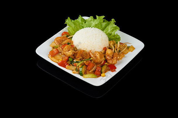 ComHai San是一道越南菜，有米饭、虾、鱿鱼和蔬菜