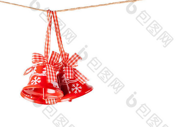 黄麻绳上工艺丝带的独立圣诞钟，新年概念