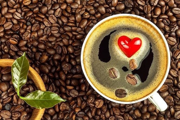 一杯热<strong>咖啡</strong>。烤<strong>咖啡</strong>豆。心的象征。食品贸易。公平贸易<strong>咖啡</strong>。食品摄影