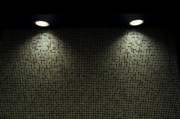 pot-lights闪亮的平铺的墙