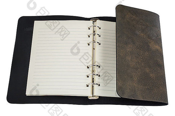 白色背景上的棕色皮革笔记本封面。