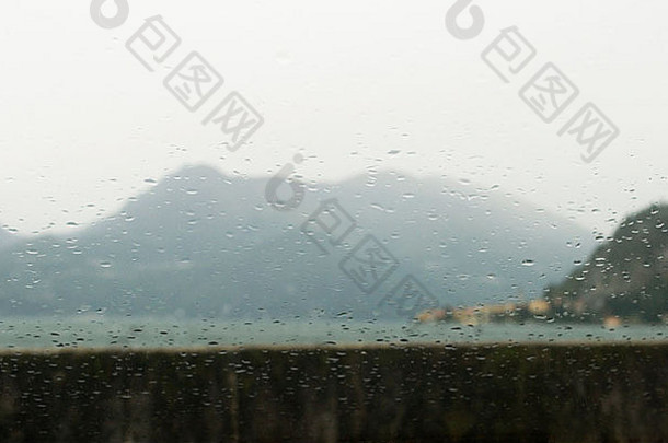 景观湿玻璃湖作为意大利