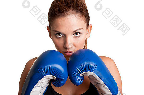 女拳击手准备好了战斗孤立的白色背景