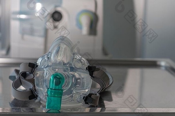<strong>无创</strong>通气面罩，ICU n医院背景医用呼吸机。