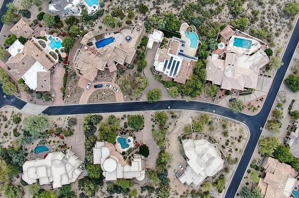 亚利桑那州凤凰城斯科茨代尔<strong>高档</strong>豪华住宅鸟瞰图，带游泳池和网球场