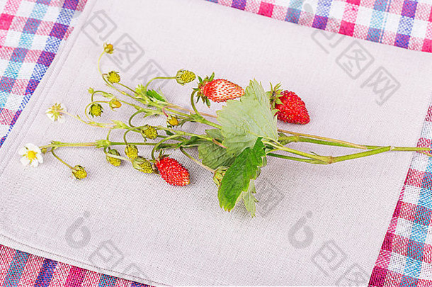 草莓白色餐巾