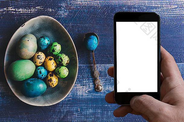 色彩斑斓的复活节鸡蛋木背景复制空间屏幕