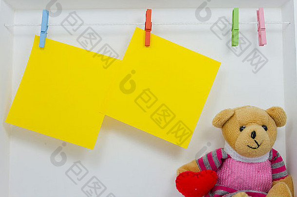 剪辑黄色的纸熊
